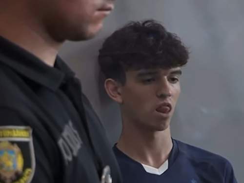 Убийца Фарион троллил ее дочь в зале суда, показывая язык перед камерами (ВИДЕО)