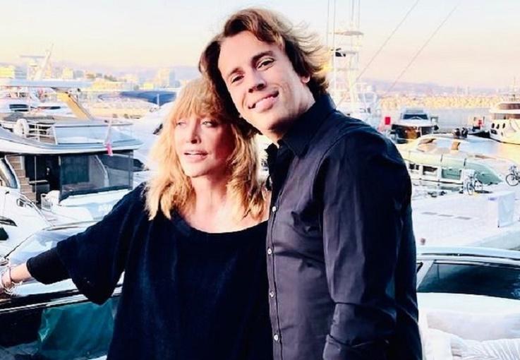 Продюсер Дворцов рассказал о планах Пугачёвой посетить Москву до конца лета Продюсер Дворцов рассказал о планах Пугачёвой посетить Москву до конца лета