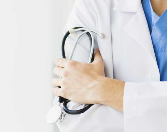 Врач Чиркова предупредила о риске заражения инфекциями кожи через деньги