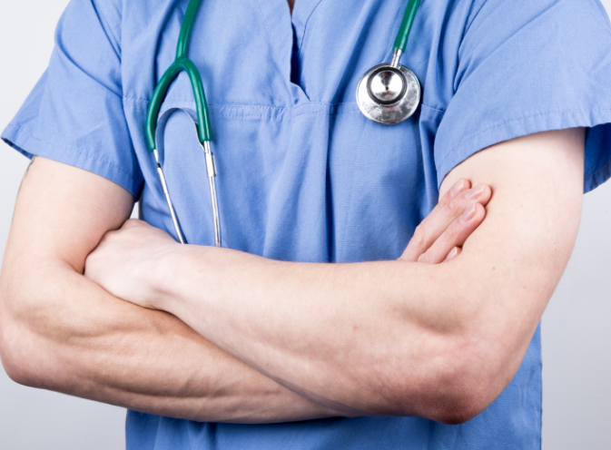 Психолог Мелехин назвал характерные для болезни Паркинсона изменения походки