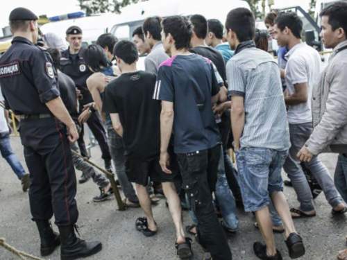 СКР завел уголовное дело о халатности после жалоб на мигрантов в Одинцово СКР завел уголовное дело о халатности после жалоб на мигрантов в Одинцово