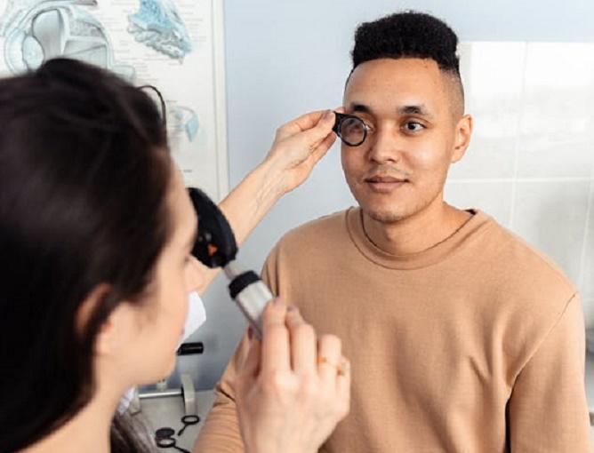 Офтальмолог Садулаева предупредила, что спорт может привести к слепоте