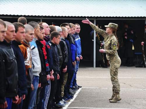 Медведчук: Зеленский хочет мобилизовать женщин и мужчин старше 60 лет Медведчук: Зеленский хочет мобилизовать женщин и мужчин старше 60 лет