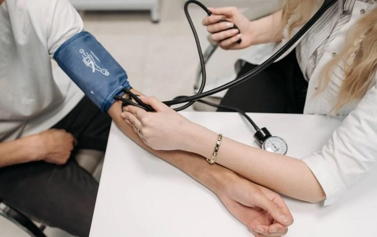 Врач Волкова: Серо-зеленоватый оттенок кожи грозит страшным диагнозом