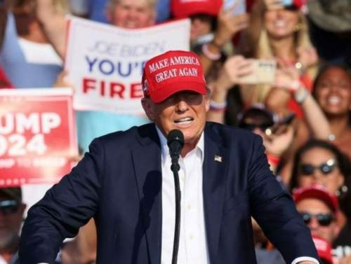 Появилось видео со снайпером за пару минут до выстрелов в Трампа (ВИДЕО)