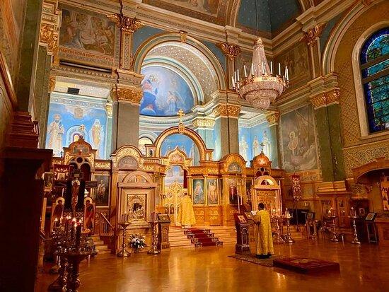 Священники РПЦ рассказали о сути Таинства миропомазания