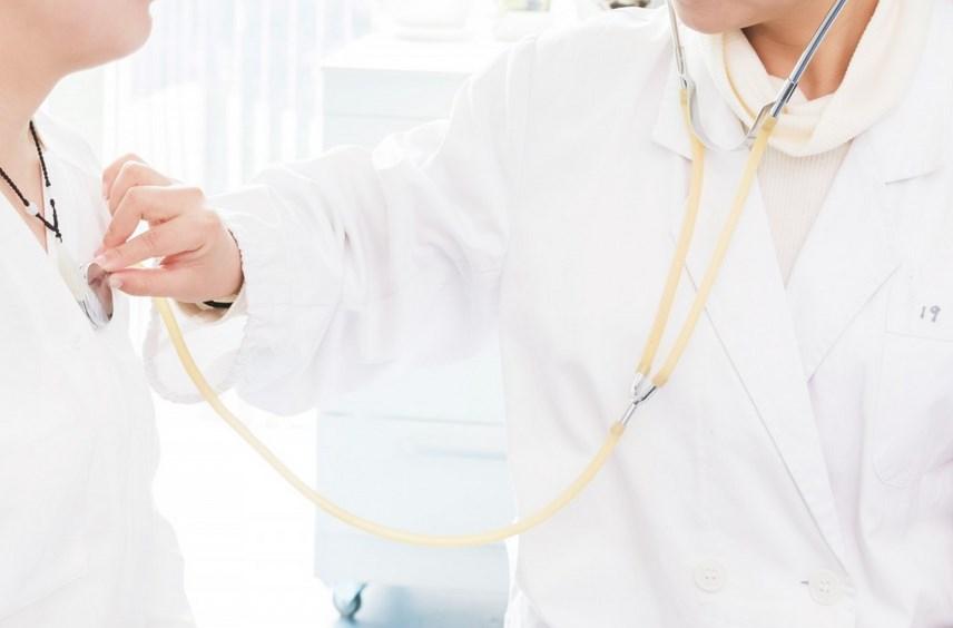 Хирург Гунератне: Функция «дремать» в телефоне и еда на ходу сокращают время жизни Хирург Гунератне: Функция «дремать» в телефоне и еда на ходу сокращают время жизни