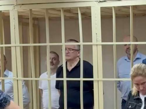 Бывших сотрудников Пенсионного фонда отправили в колонию по делу о взятках Бывших сотрудников Пенсионного фонда отправили в колонию по делу о взятках