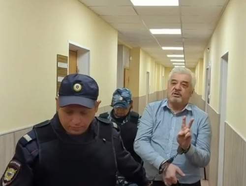 Глава узбекского землячества Усман Баратов* получил 4 года за пост про петухов Глава узбекского землячества Усман Баратов* получил 4 года за пост про петухов