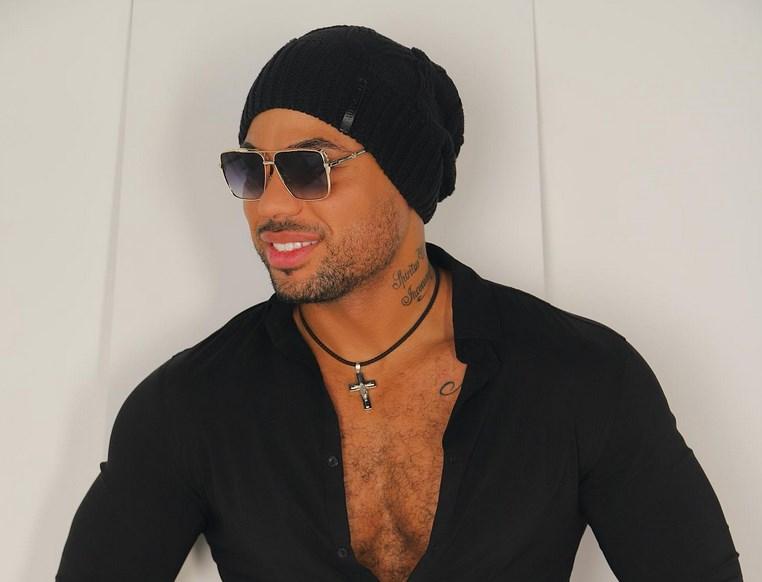 Мондезир назло Ефременковой показал откровенные кадры с новой девушкой