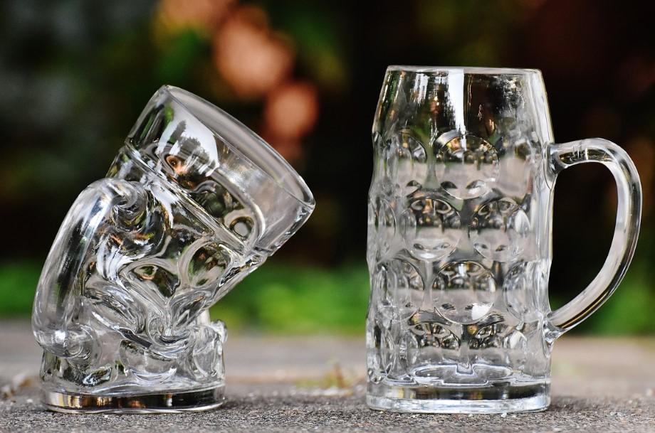 Врачи объяснили опасность чрезмерного употребления пива слабоумием и бесплодием Врачи объяснили опасность чрезмерного употребления пива слабоумием и бесплодием