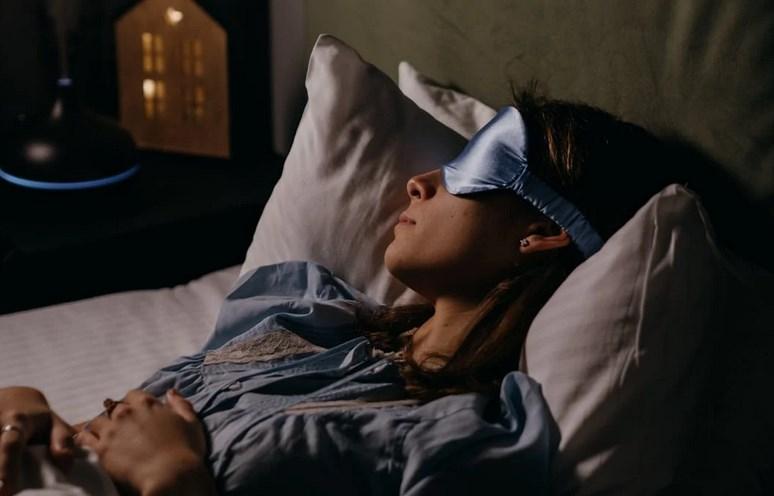 Ученые связали частоту ночных кошмаров с уровнем одиночества