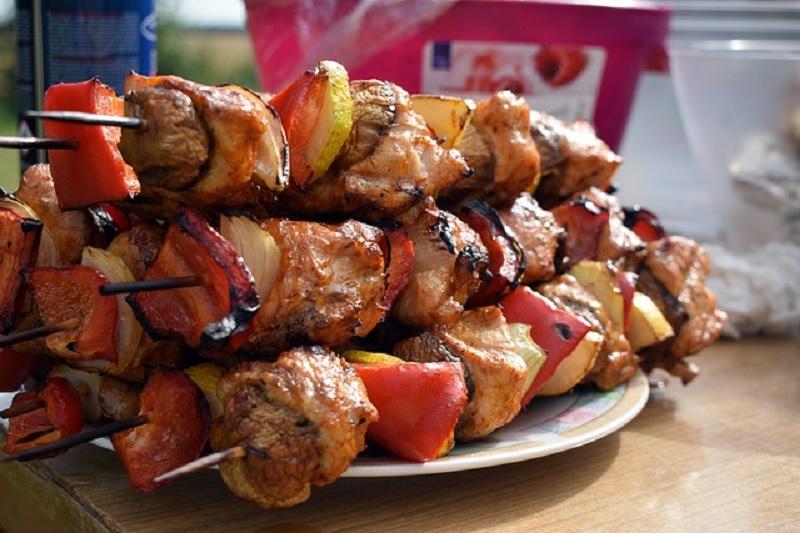 Гастроэнтеролог Лысенко объяснил, кому нельзя есть мясо