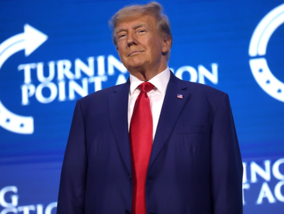 Дональд Трамп заработал на продаже Библий 300 тысяч долларов Дональд Трамп заработал на продаже Библий 300 тысяч долларов