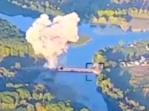 Z-каналы сообщили о разрушении последнего моста через реку Сейм в Курской области Z-каналы сообщили о разрушении последнего моста через реку Сейм в Курской области