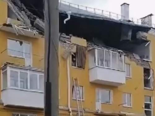 Взрыв в многоэтажке в Пермском крае: повреждены два этажа (ВИДЕО) Взрыв в многоэтажке в Пермском крае: повреждены два этажа (ВИДЕО)