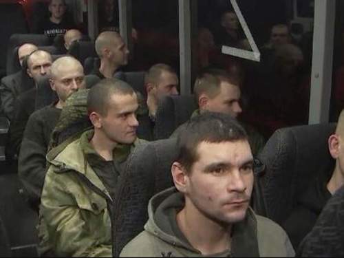 Украина передала России 115 срочников, взятых в плен в Курской области (ВИДЕО) Украина передала России 115 срочников, взятых в плен в Курской области (ВИДЕО)