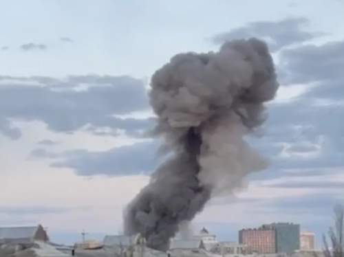 Последствия удара ВС РФ по дамбе Киевской ГЭС попали на видео (ВИДЕО) Последствия удара ВС РФ по дамбе Киевской ГЭС попали на видео (ВИДЕО)