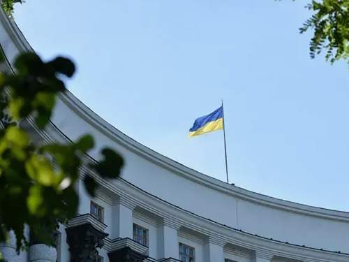 Три украинских министра подали заявления об отставке Три украинских министра подали заявления об отставке