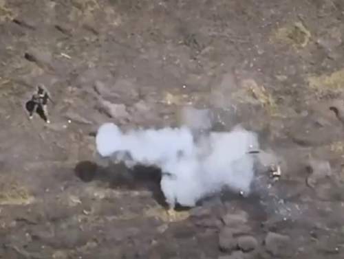 Российский военный сбил автоматом дрон-камикадзе, попав на видео ВСУ (ВИДЕО) Российский военный сбил автоматом дрон-камикадзе, попав на видео ВСУ (ВИДЕО)
