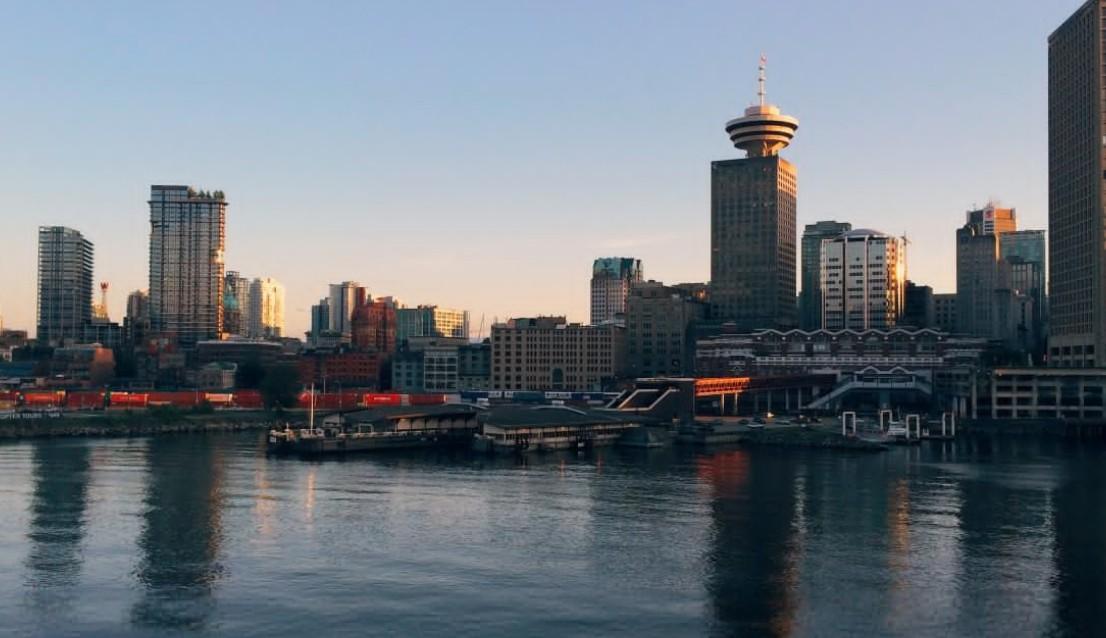 Российский блогер описал поездку в Канаду фразой «бомжи с ноутбуками — нормальное явление»