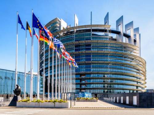 Европарламент принял резолюцию с призывом бить по территории России
