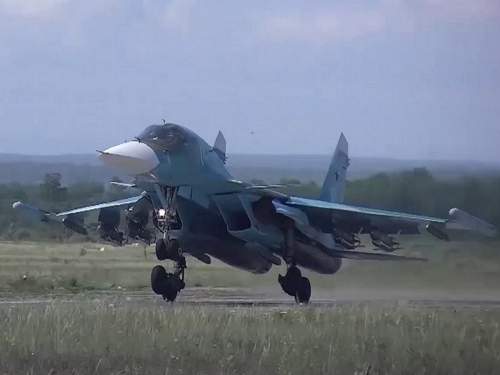 Су — 34 ВКС РФ атаковал позиции ВСУ в Курской области бомбами с УМПК (ВИДЕО)