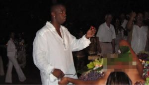 Голая девушка-поднос и кровать на сцене: как проходили Diddy White Party (ФОТО)