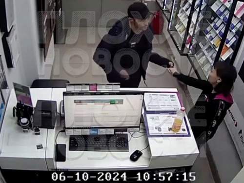 В Саратове осужденный ранее за убийство жены ветеран СВО зарезал свою девушку в салоне сотовой связи (ВИДЕО) В Саратове осужденный ранее за убийство жены ветеран СВО зарезал свою девушку в салоне сотовой связи (ВИДЕО)