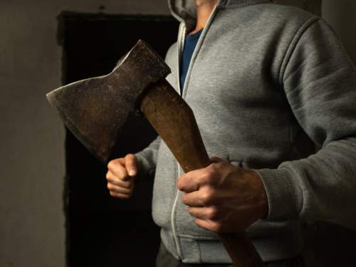 Неизвестные с топорами разгромили цех по производству деталей для вертолетов в Петербурге