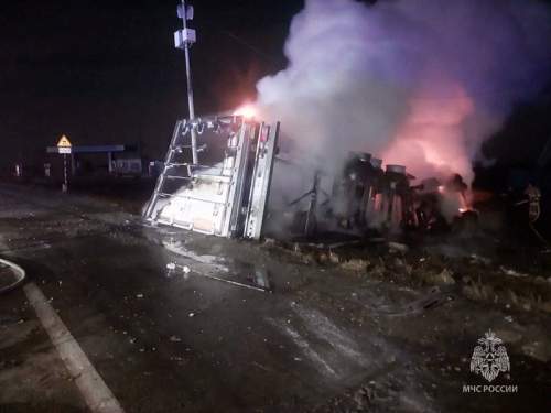 Эпичное видео взрыва фуры с фейерверками в Амурской области появилось в Сети (ФОТО, ВИДЕО) Эпичное видео взрыва фуры с фейерверками в Амурской области появилось в Сети (ФОТО, ВИДЕО)