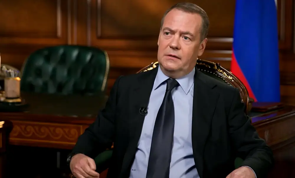 «Зеленский в Киеве зароется в белый порошок по уши»: Медведев прокомментировал победу Трампа «Зеленский в Киеве зароется в белый порошок по уши»: Медведев прокомментировал победу Трампа