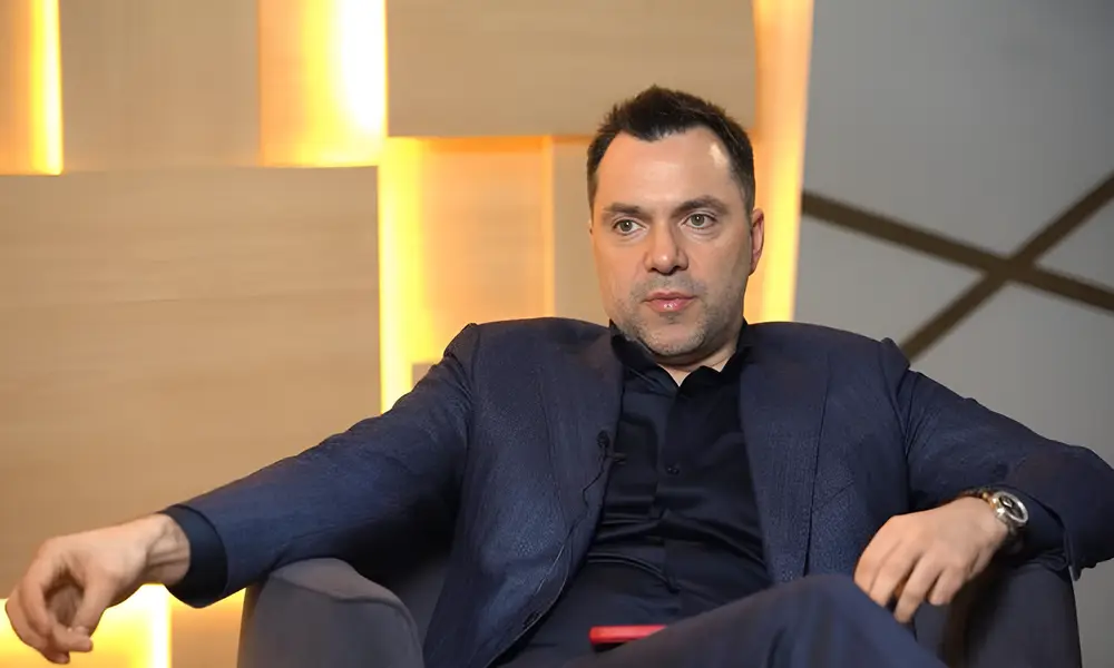 Из Киева в Москву будут снова летать самолеты – Арестович*