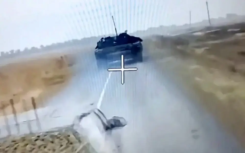 Новейшие российские дроны на оптоволокне жгут технику неприятеля в Курской области