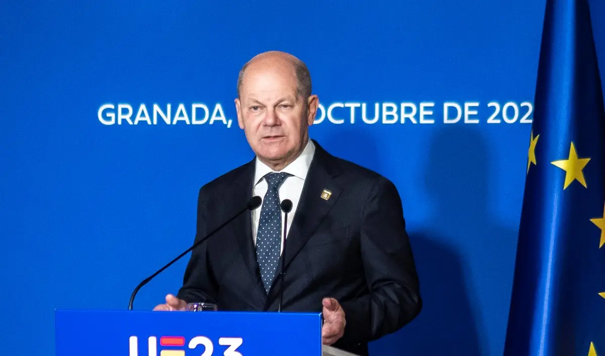 Канцлер Германии Шольц сохранит пост, если принудит Украину сдаться России Канцлер Германии Шольц сохранит пост, если принудит Украину сдаться России