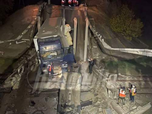 В Крыму рухнул мост через железнодорожные пути: есть пострадавшие (ВИДЕО)