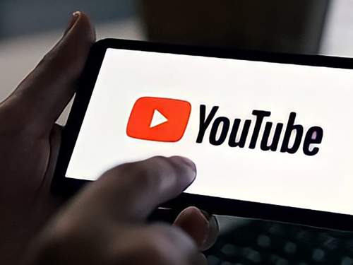 Путин пообещал разобраться с замедлением YouTube в России