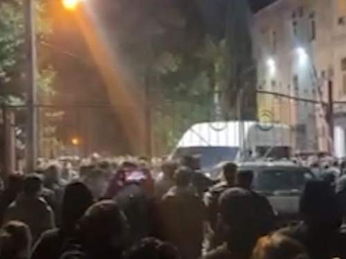 Протесты в Абхазии переросли в беспорядки: врачи заявили о пострадавших (ФОТО, ВИДЕО) Протесты в Абхазии переросли в беспорядки: врачи заявили о пострадавших (ФОТО, ВИДЕО)