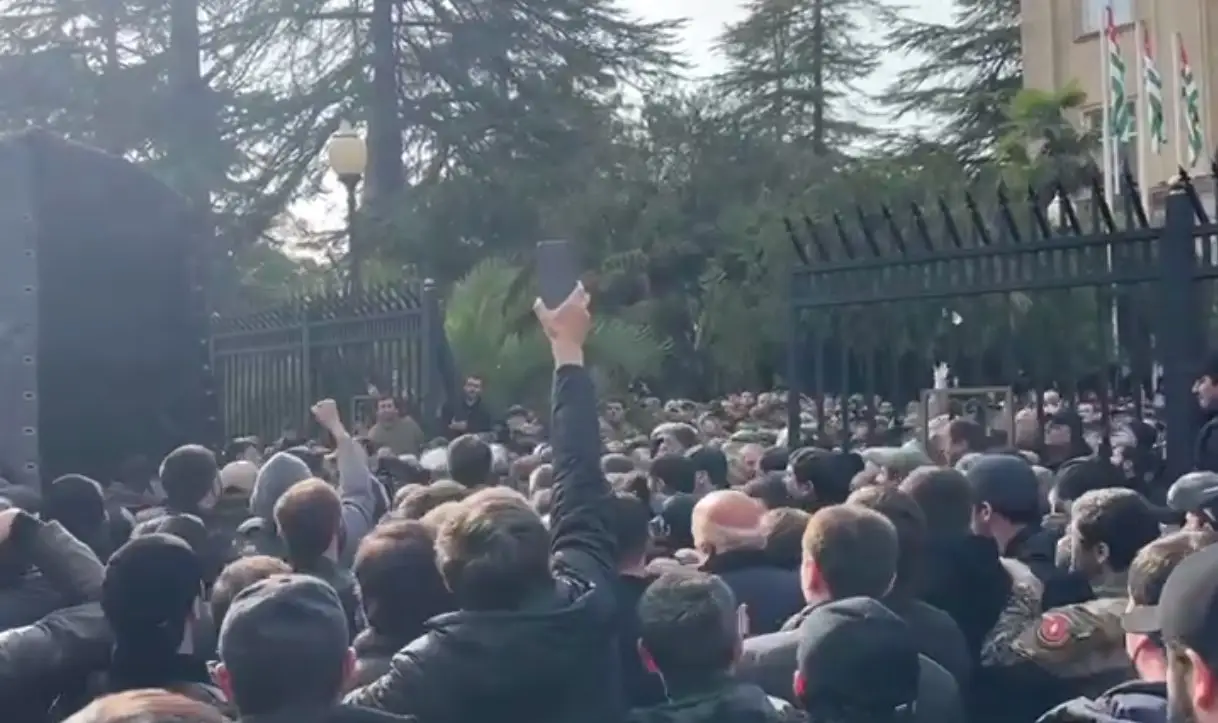 Политический кризис в Абхазии может быть спровоцирован извне Политический кризис в Абхазии может быть спровоцирован извне