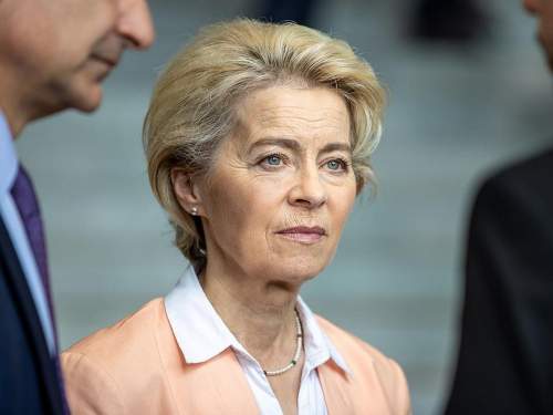 «Баба-гопник»: фон дер Ляйен застукали на заборе на саммите G20 (ВИДЕО)