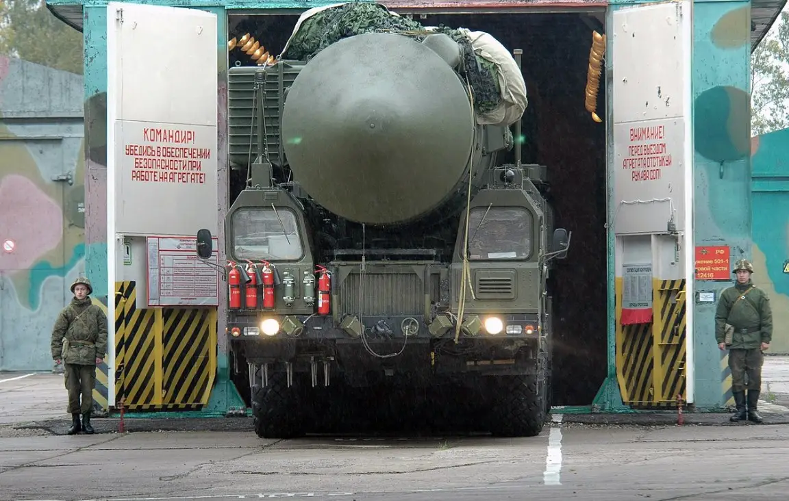 Беспрецедентная угроза: в Киеве ожидают масштабного удара вплоть до применения МБР в неядерном исполнении Беспрецедентная угроза: в Киеве ожидают масштабного удара вплоть до применения МБР в неядерном исполнении