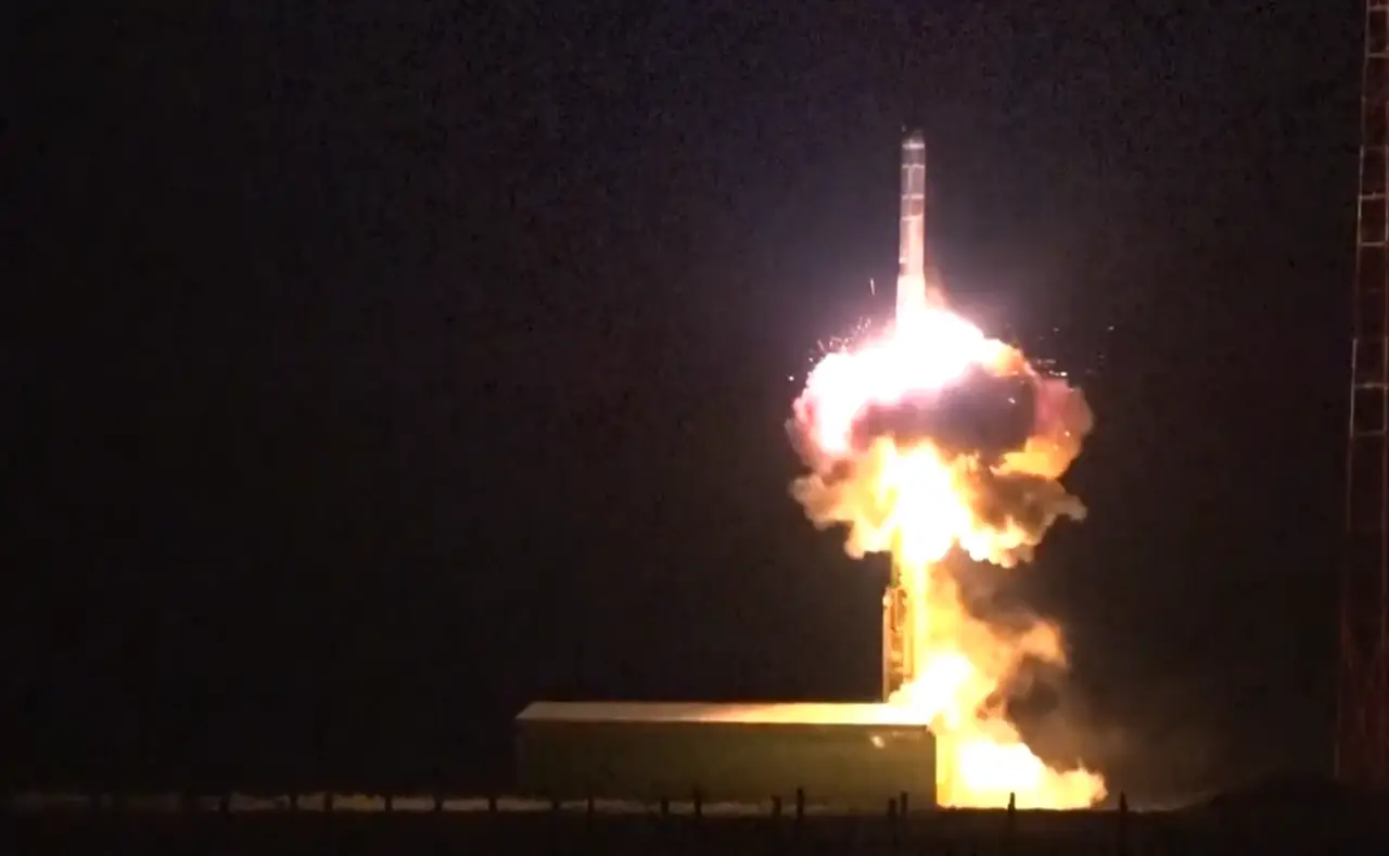 Межконтинентальная ракета с разделяющейся боеголовкой запущена по Днепропетровску – ВВС Украины Межконтинентальная ракета с разделяющейся боеголовкой запущена по Днепропетровску – ВВС Украины