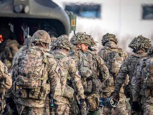 Британия, готовая сражаться с Россией «сегодня вечером», насмешила западные СМИ