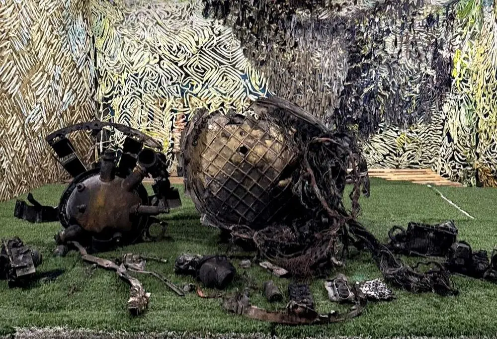 Украинская сторона показала новые фрагменты ракеты «Орешник» Украинская сторона показала новые фрагменты ракеты «Орешник»