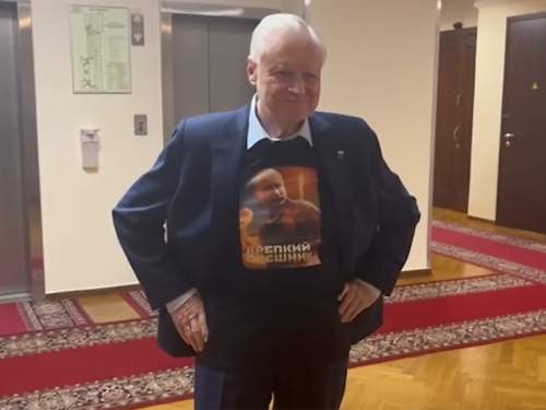 Сергей Миронов пришел Госдуме в футболке с Путиным и «Крепким Орешником» (ВИДЕО)