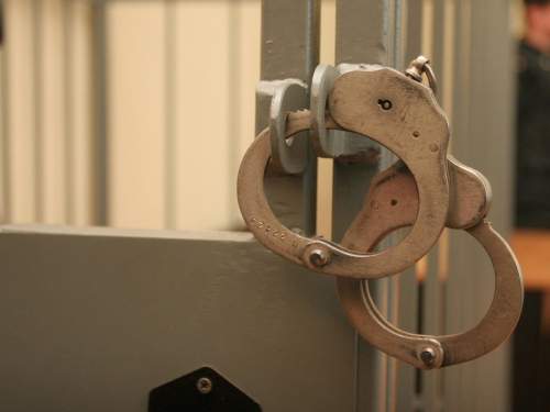 В Таганроге арестовали мать, бросившую младенцев-близнецов в магазине. Один из них умер (ВИДЕО) В Таганроге арестовали мать, бросившую младенцев-близнецов в магазине. Один из них умер (ВИДЕО)