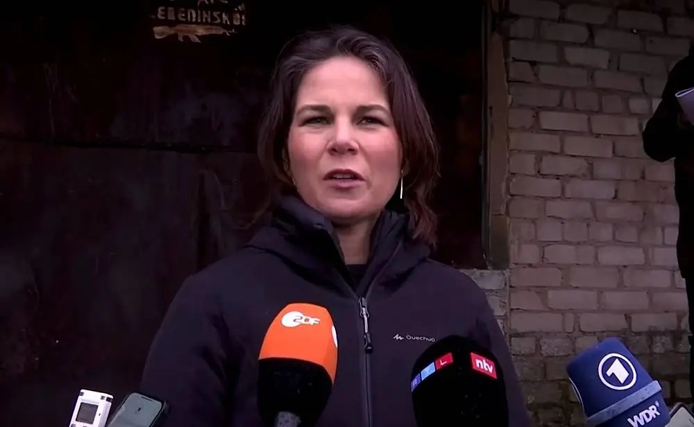 Бербок обвинила Россию в распаде правящей коалиции в Германии