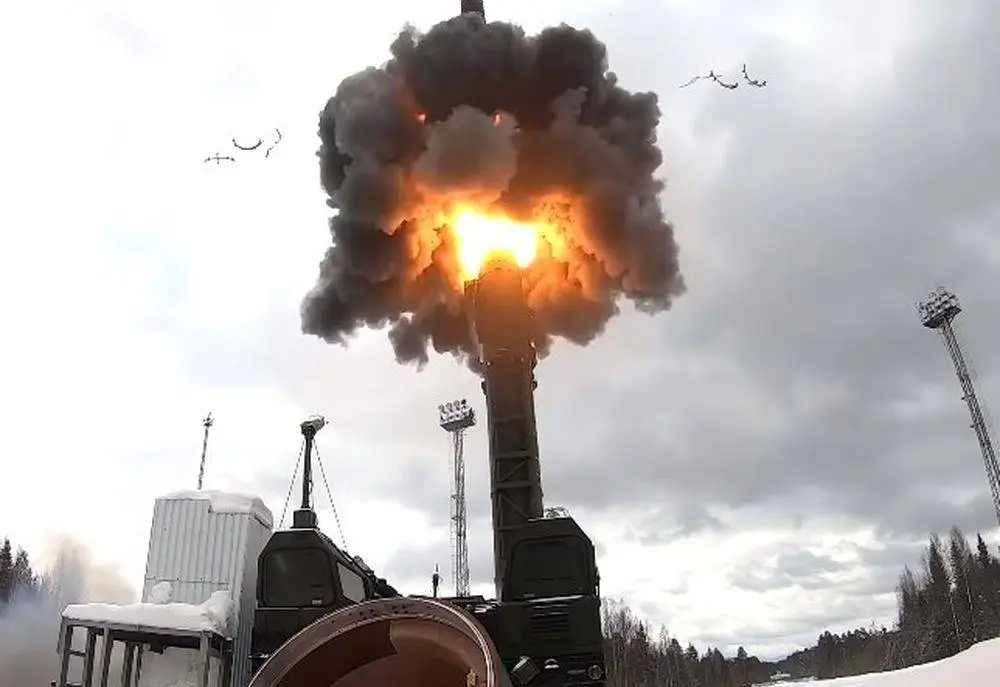 Шойгу рассказал, на кого теперь распространяется «ядерный зонтик» РФ