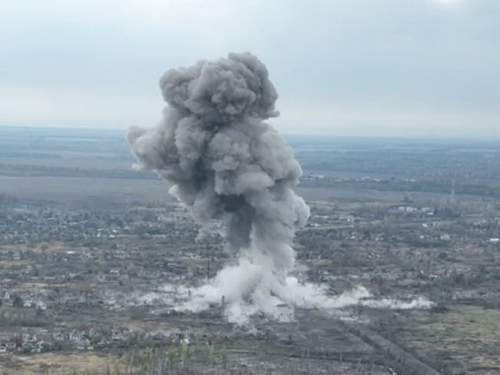 Похожий на ядерный взрыв удар ФАБ 3000 по опорному пункту ВСУ сняли на видео (ВИДЕО) Похожий на ядерный взрыв удар ФАБ 3000 по опорному пункту ВСУ сняли на видео (ВИДЕО)