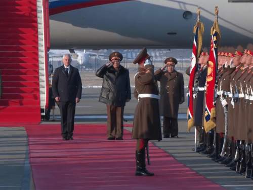 СМИ раскрыли причину срочного визита Белоусова в КНДР (ВИДЕО)